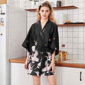 Kimono Noir Motif Satin Court